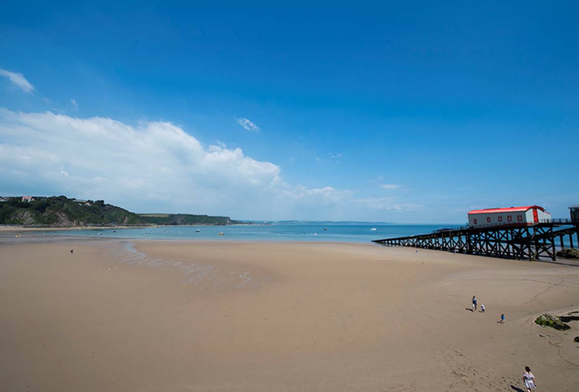 The Cabin - 4 Star Holiday Apartment - Tenby, Pembrokeshire, Wales