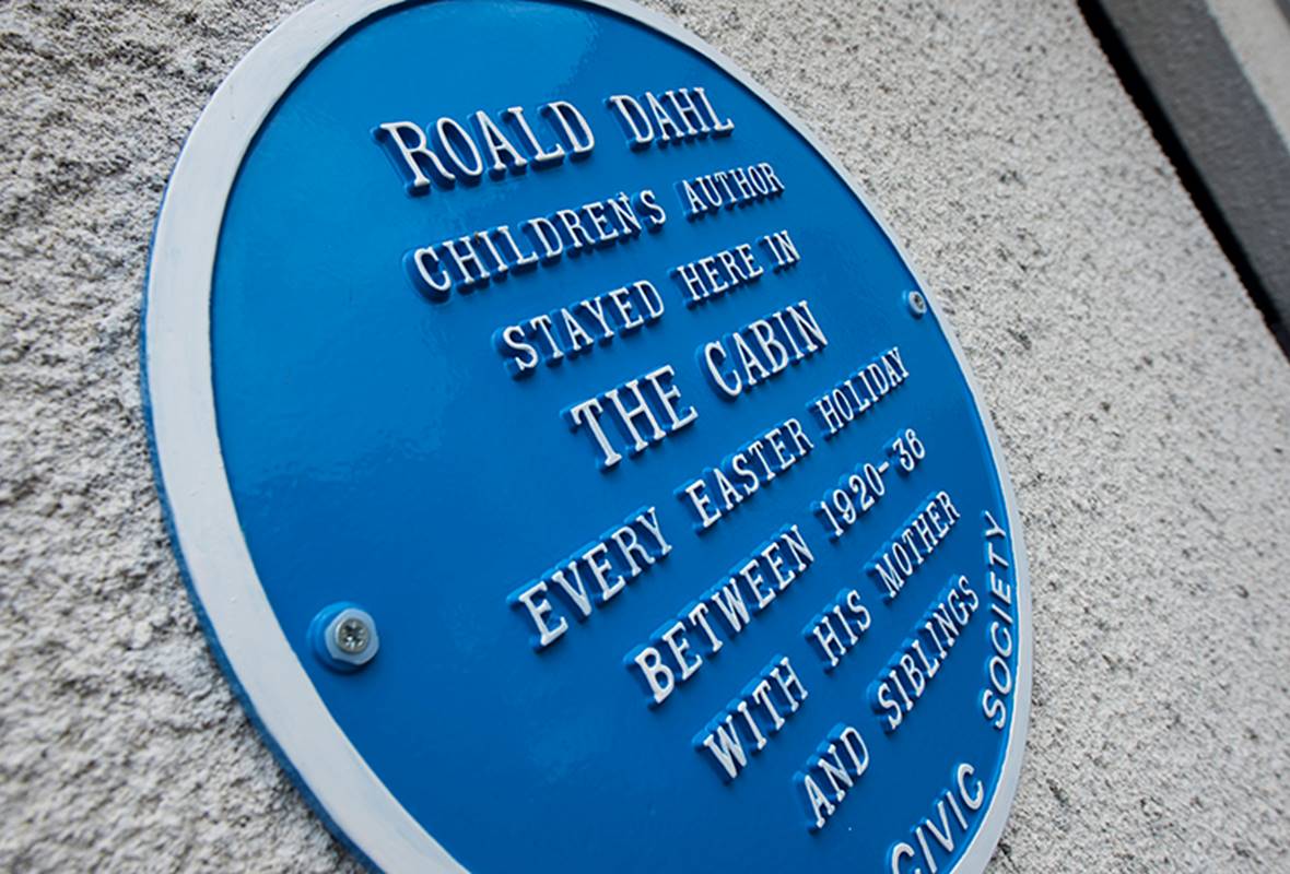 The Cabin - 4 Star Holiday Apartment - Tenby, Pembrokeshire, Wales