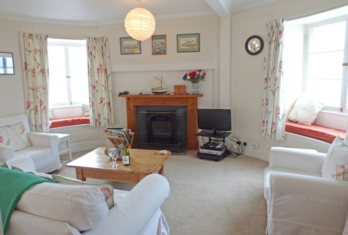 The Cabin - 4 Star Holiday Apartment - Tenby, Pembrokeshire, Wales