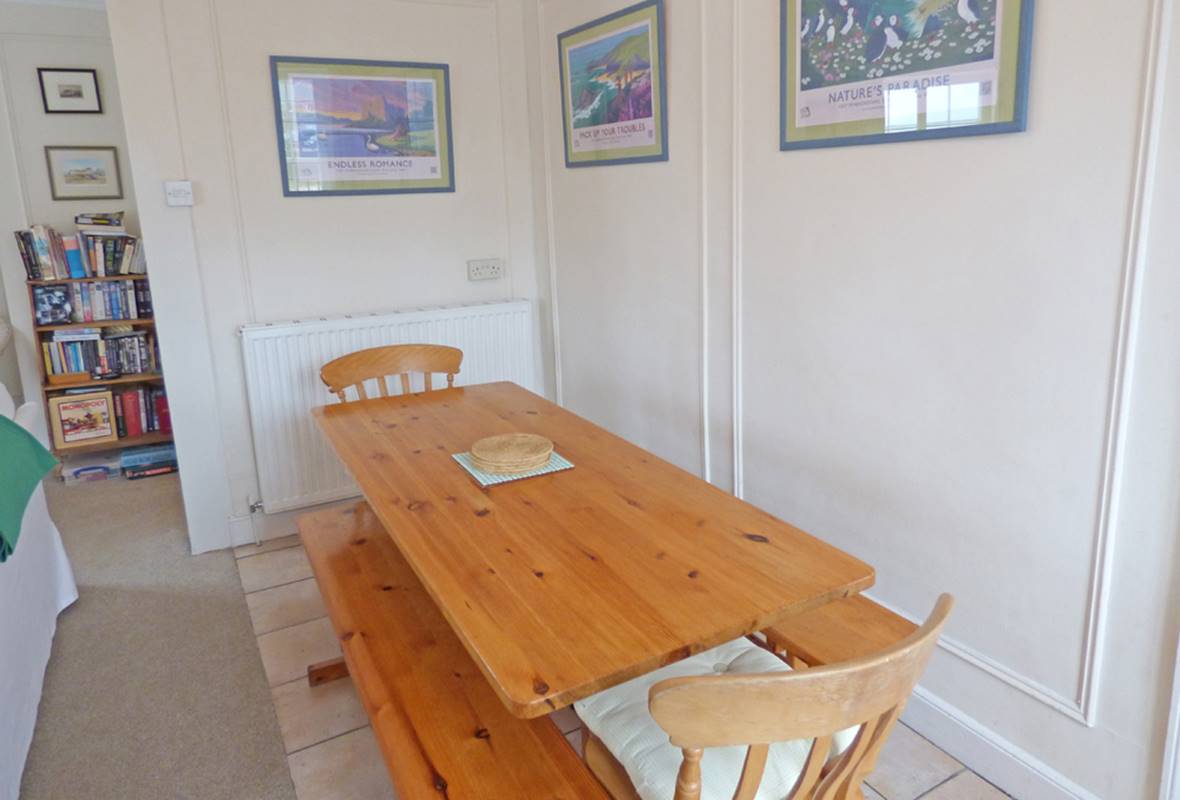 The Cabin - 4 Star Holiday Apartment - Tenby, Pembrokeshire, Wales