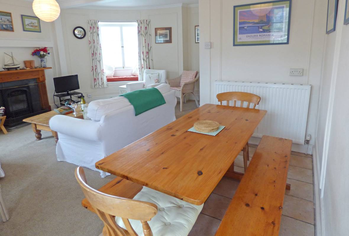 The Cabin - 4 Star Holiday Apartment - Tenby, Pembrokeshire, Wales