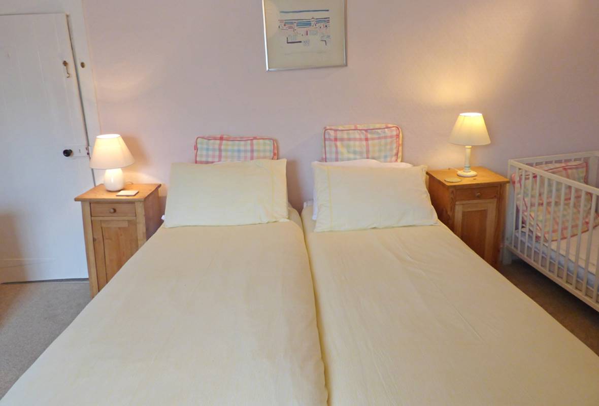 The Cabin - 4 Star Holiday Apartment - Tenby, Pembrokeshire, Wales