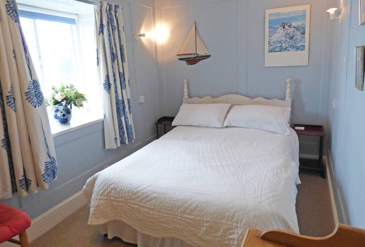 The Cabin - 4 Star Holiday Apartment - Tenby, Pembrokeshire, Wales